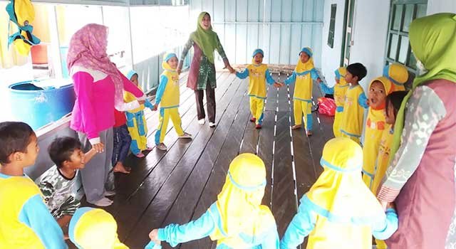 Pupuk Kaltim Mengajar Tingkatkan Mutu Pendidikan di Malahing