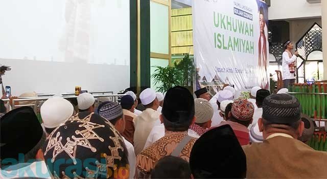 Tausiah Perdana, UAS Ajak Beramal Harta