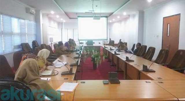 Komisi II Bahas Revisi Perda Retribusi Perizinan Tertentu