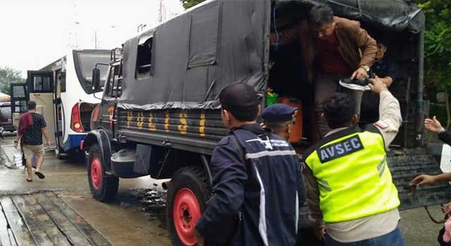 Jalan Menuju Bandara Terendam Banjir, Pesawat Tunda Penerbangan