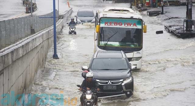 Semalam Diguyur Hujan, Sebagian Rumah Warga dan Jalan Raya Terendam Banjir
