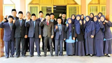 Yayasan Yabis Memberi Penghargaan kepada Guru, Karyawan, dan Pelajar di HUT RI