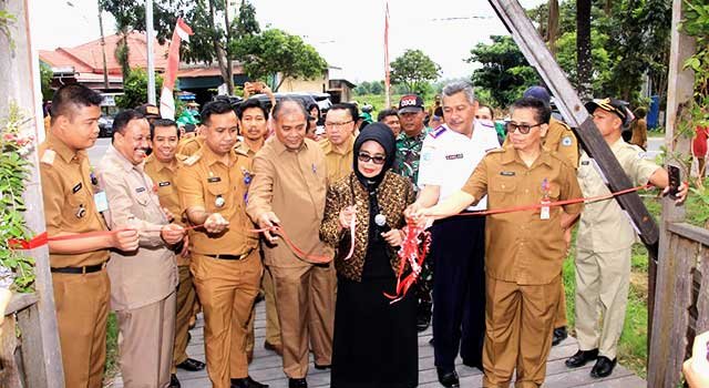 Neni Resmikan Tiga Taman yang Ramah Lingkungan