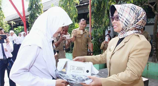 Puluhan Ribu Pelajar di Bontang Akan Menerima Paket Seragam