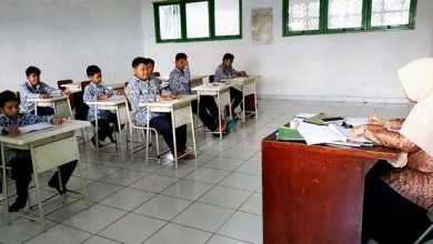 Sekolah Ini Menggaji Guru Rp 200 Ribu Setiap Bulan