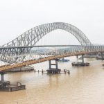 Jembatan ditabrak