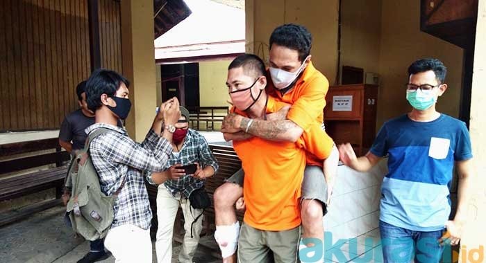 penjaga warnet