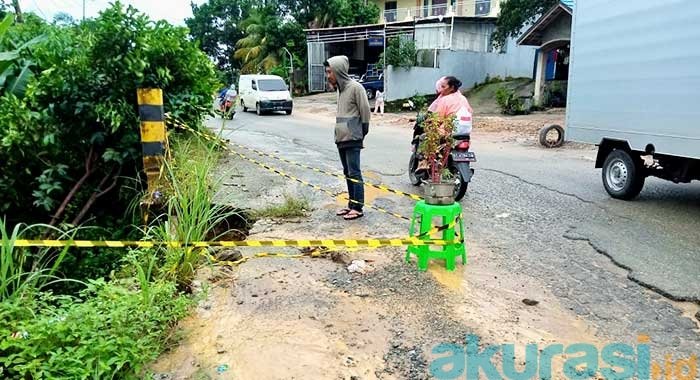 Jalan Sultan Sulaiman Samarinda yang Longsor Belum Mendapat Perhatian Pemerintah