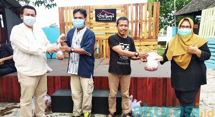 Bupati Kukar Edy Damansyah Berikan Satu Ekor Sapi Kurban Kepada Awak Media
