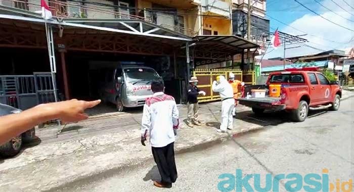 Terkonfirmasi Positif, Istri Pemilik Warung Kopi Cangkir di Samarinda Dijemput Tim Satgas Covid-19