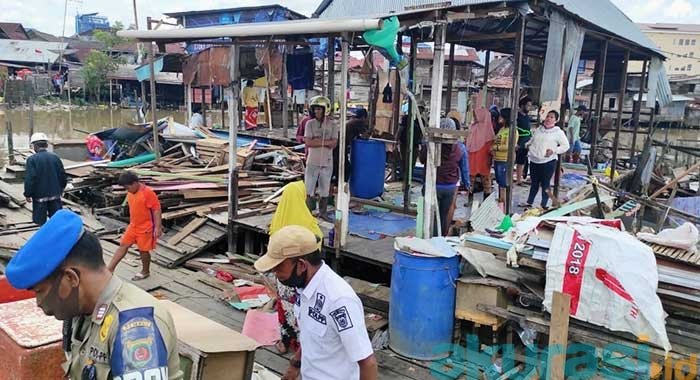 Sempat Menolak, 13 Rumah di Bantaran SKM Dibongkar Paksa, 7 Lainnya Janji Bongkar Sendiri