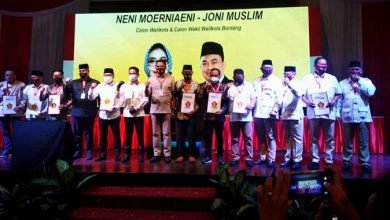 Usai Serahkan SK B1-KWK, Andi Harun Minta 9 Paslon Diusung Kedepankan Politik Santun