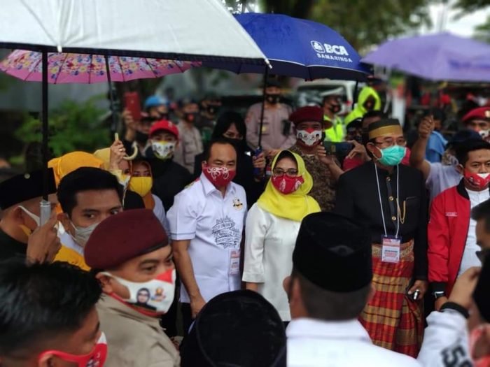 Diusung 8 Parpol, Neni-Joni Mendaftar ke KPU, Erwin: Semua Pakai Protokol Kesehatan