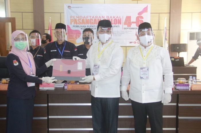 Bawa 23 Kursi dari 6 Parpol, Mahyunadi-Kinsu Resmi Daftar Cabup dan Cawabup di KPU