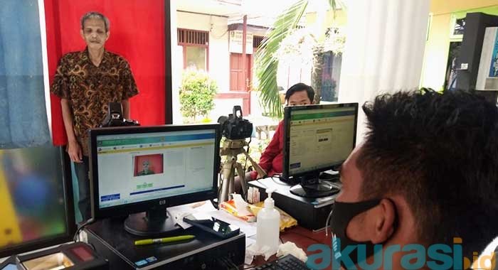 Jempol Weekend, Disdukcapil Sambangi Warga Loktuan dan Bontang Lestari untuk Perekaman KTP-el
