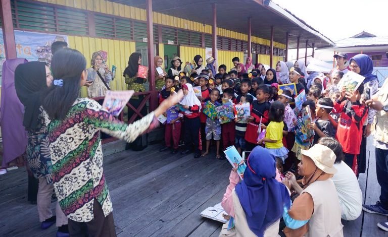 Layar Puspita DPK Bontang, Tebarkan Cinta Literasi untuk Anak Pesisir