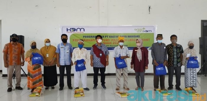 PT KDM Peduli Lansia, Serahkan Paket Sembako Sehat di Kelurahan Guntung