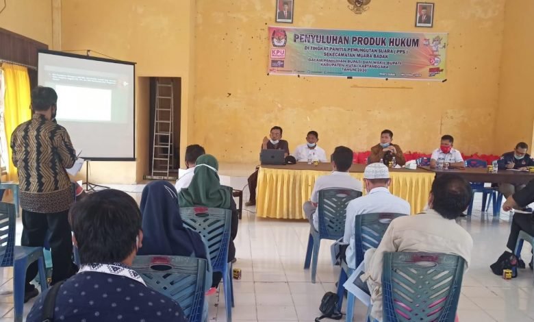 Sosialisasi Produk Hukum Pemilu di Muara Badak, KPU Kukar Ingatkan PPS Jaga Netralitas