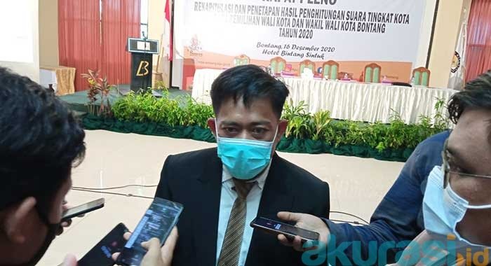 Rapat Pleno Rekapitulasi Tingkat Kota KPU Bontang, Basri-Najirah Unggul