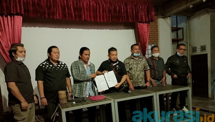 Laporkan Dugaan Kecurangan Pilkada Samarinda, Kuasa Hukum Paslon 03 Datangi Bawaslu