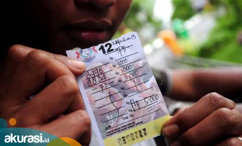 Asyik Rekap Togel, Dua Pejudi Muara Badak Ditangkap