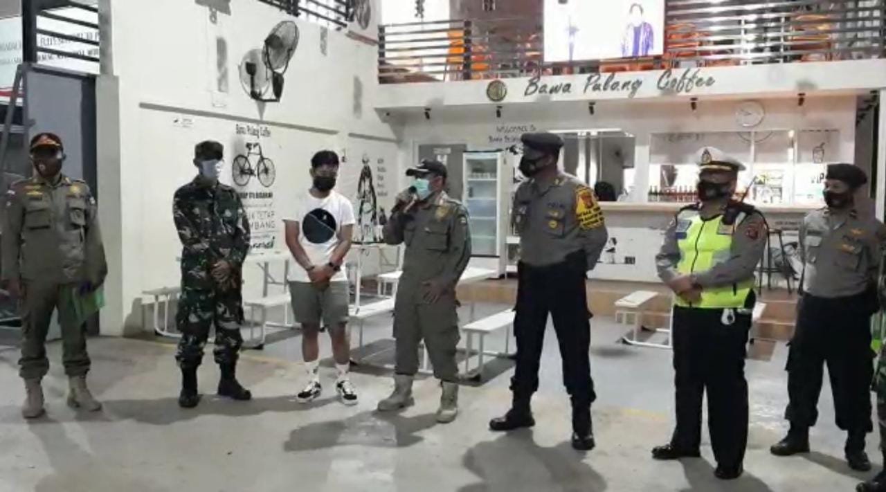 Penerapan Pemberlakuan Kegiatan Masyarakat Dimulai, Aparat Rutin Razia