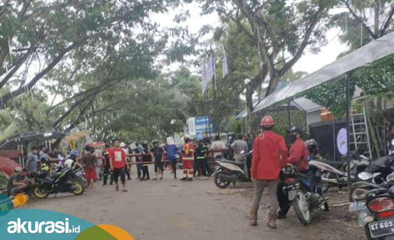 Kecewa, Puluhan Relawan Damkar Tak Dapat Masuk saat Dua Kapal Tanker Terbakar