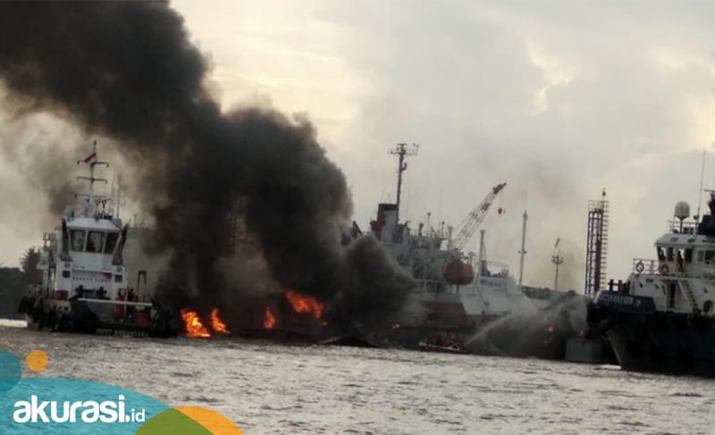 Kapal Tanker Minyak Meledak di Samarinda, Ledakan Terasa Hingga Ratusan Meter