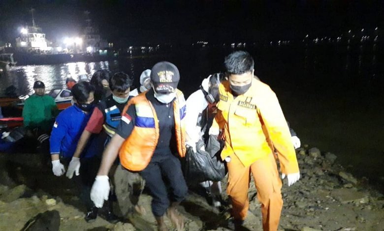 Dua Mayat Ditemukan, Diduga Kuat Korban Ledakan Kapal Tanker PT Barokah Perkasa Grup