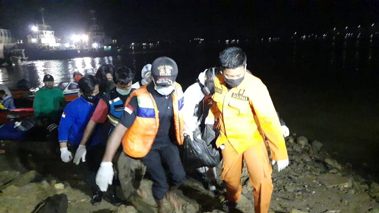 Dua Mayat Ditemukan, Diduga Kuat Korban Ledakan Kapal Tanker PT Barokah Perkasa Grup