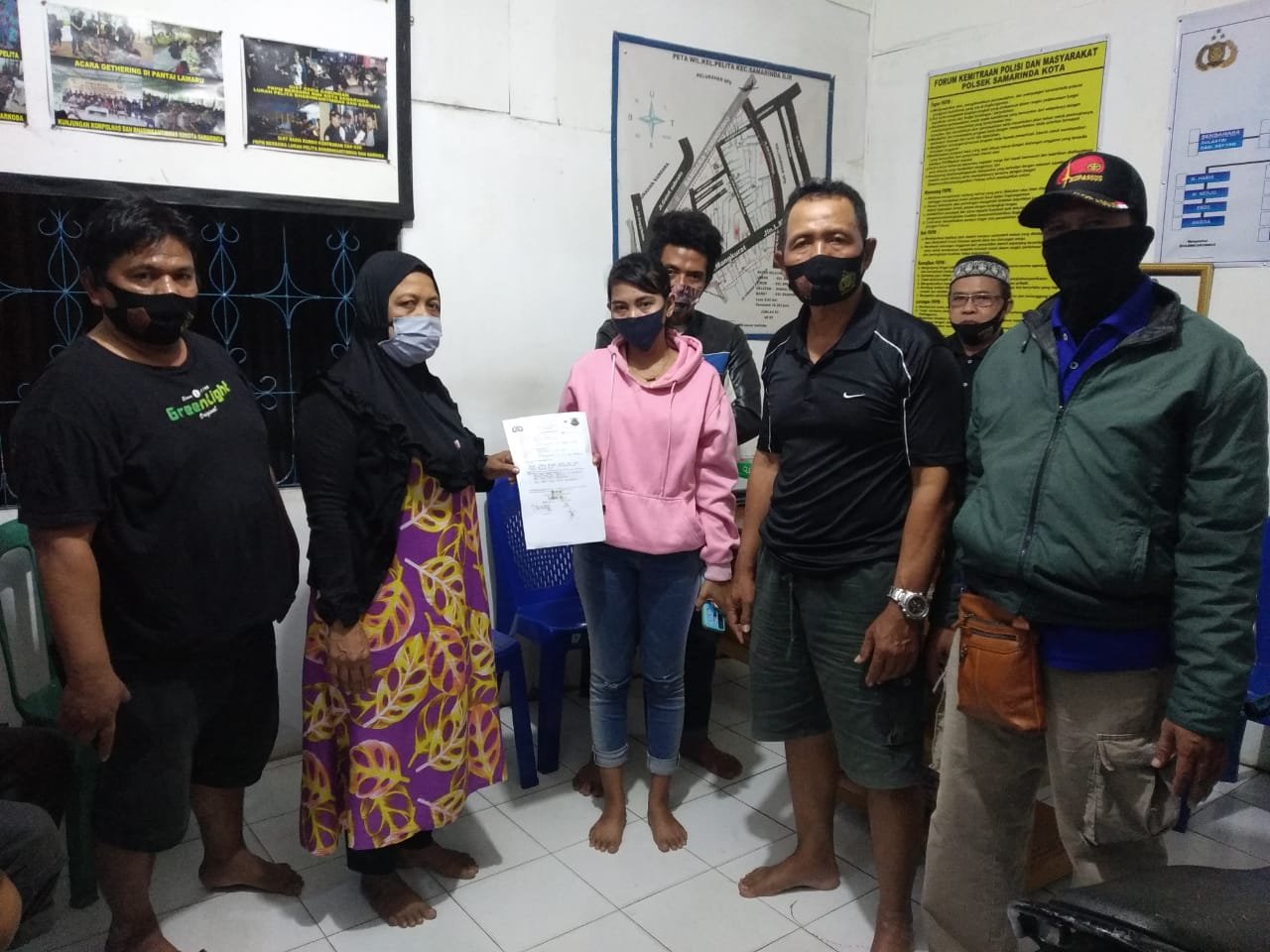 Terprovokasi Akun Bodong di Facebook, Dua Emak-Emak Baku Hantam