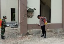 Antisipasi Sebaran Covid-19 saat Peringatan Isra Mikraj, Kecamatan Disinfeksi Rumah Ibadah