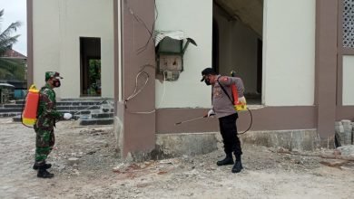 Antisipasi Sebaran Covid-19 saat Peringatan Isra Mikraj, Kecamatan Disinfeksi Rumah Ibadah