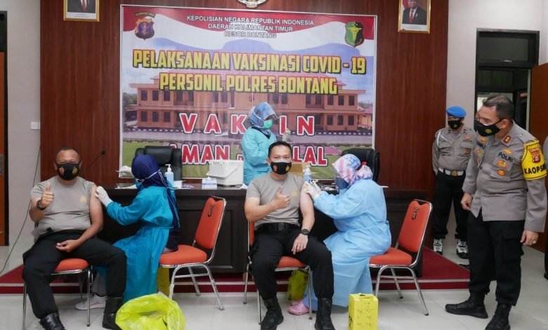 Ratusan Polisi Bontang Mulai Divaksin Covid-19