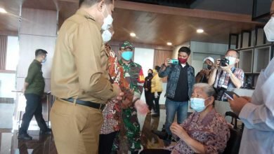 Pastikan Vaksinasi Berjalan Lancar, Andi Harun Hadir di Buddhist Center