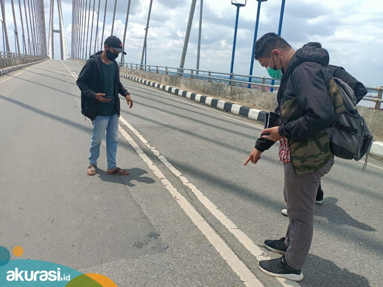 Setelah Pergeseran Pylon Jembatan Mahkota II, Giliran Ruas Jalan Jembatan Mengalami Keretakan