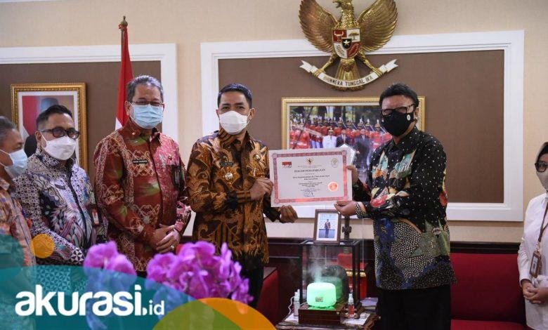 Raih Penghargaan Pelayanan Publik, Andi Harun: Terima Kasih Syaharie Jaang dan Barkati