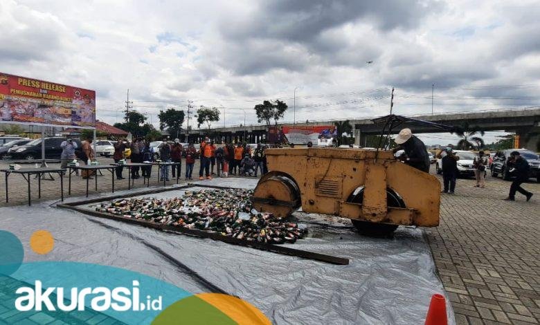 1.051 Botol Miras Dimusnahkan di Polresta Samarinda, Hasil Operasi Pekat Mahakam