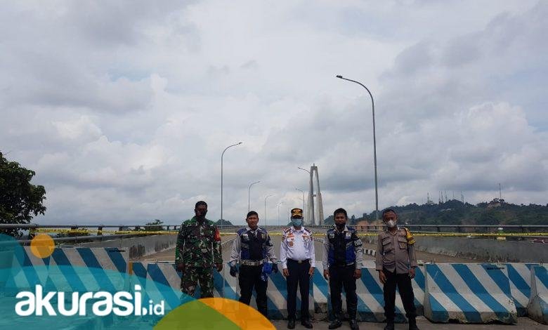 Halau Pengendara Nakal, Dishub Pasang Barier Beton 500 Kg di Jembatan Mahkota 2