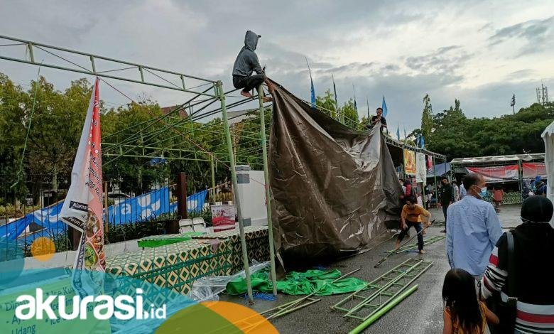 Kios Pedagang Pasar Ramadan Diterjang Angin Kencang, Tenda hingga Tiang Roboh