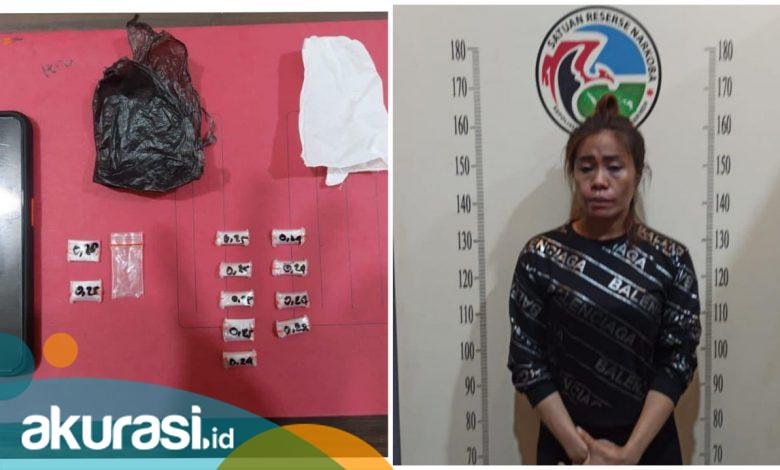 Bisnis Narkoba Berkedok Toko Kelontong, Etalase Isinya Sabu-Sabu, Ibu Rumah Tangga Diciduk Polisi