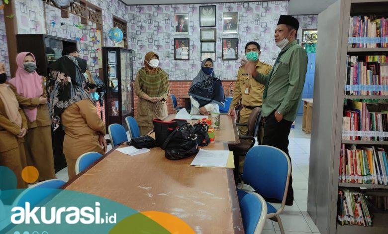 Kunjungan ke Perpustakaan Loktuan, Kepala DPK Bontang: Semoga Menang di Lomba Tingkat Provinsi