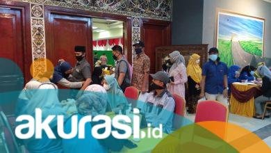 Menunjang Pelayanan Terbaik Saat Pandemi, Pegawai Dinas Perpustakaan dan Kearsipan Bontang Divaksin