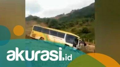 Sopir Mengantuk, Bus Kecelakaan di Tol Balsam, Keluar Jalur Seruduk Pembatas Jalan