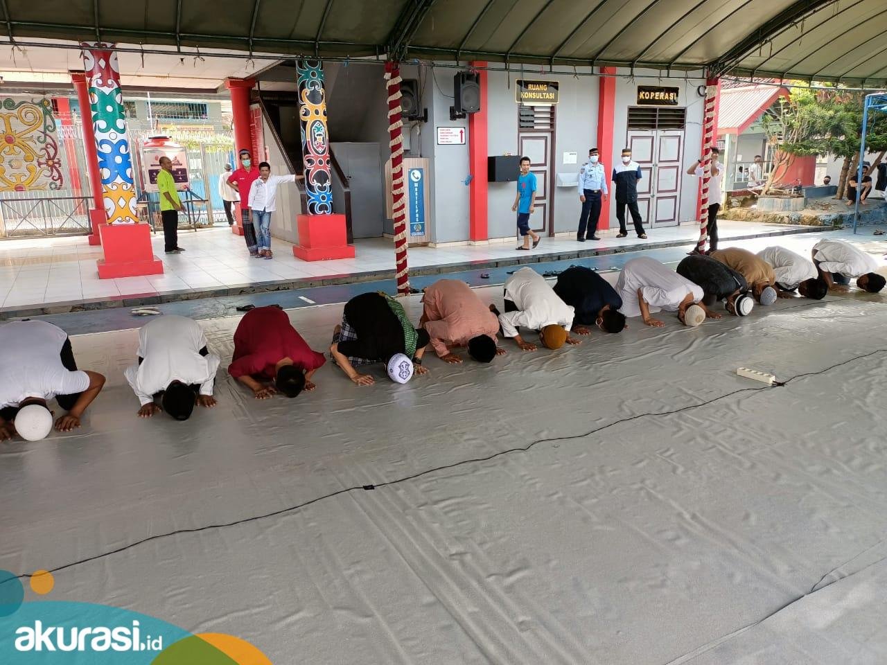 Para Napi Sujud Syukur Setelah Dapat Remisi Hari Raya, 2 Orang Langsung Pulang