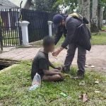 Stres Tak Punya Ongkos Pulang Kampung, Pria di Samarinda Mandi Air Parit