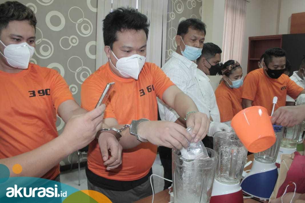 Narkotika Senilai Rp16 Miliar Dimusnahkan, Dilarutkan ke Kloset Usia Diblender Bersama Ganja dan Ekstansi