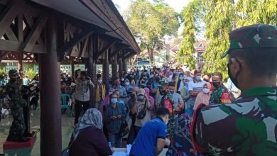 Membludak, Hari Pertama Vaksinasi Massal Kodim Bontang Diserbu Warga, Petugas Dibuat Kewalahan