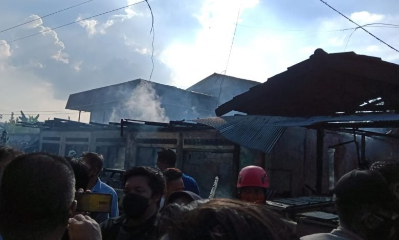 Kebakaran Terjadi di Berbas Tengah, Sejumlah Rumah Dilahap Api dan Warga Dibuat Panik