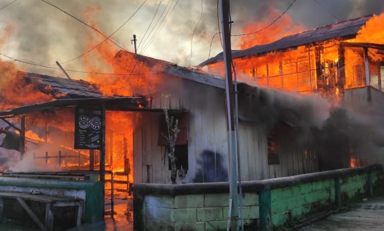 Pengakuan Korban Kebakaran Berbas Tengah, Ludesnya Seluruh Alat Usaha hingga Istri Jatuh Pingsan